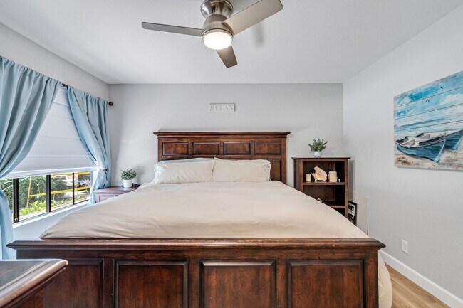 Building Photo - 2BR, 2BA UPGRADED CONDO DEL MAR! PET FRIEN...