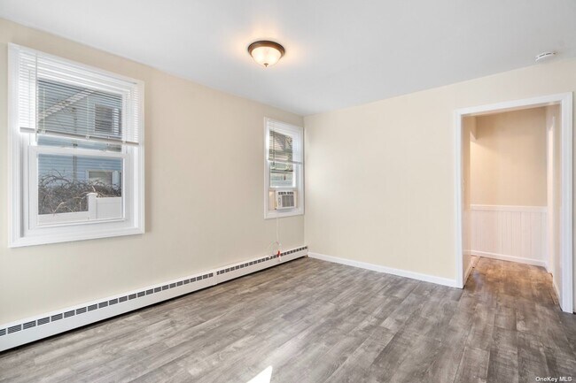 Building Photo - 14 Corona Rd