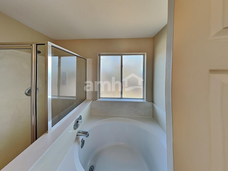 Building Photo - 8514 Silver Brush