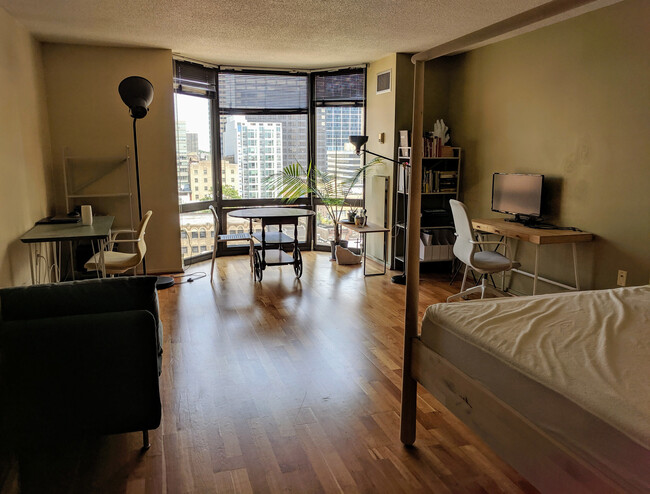 11th floor studio - 2020 Walnut St