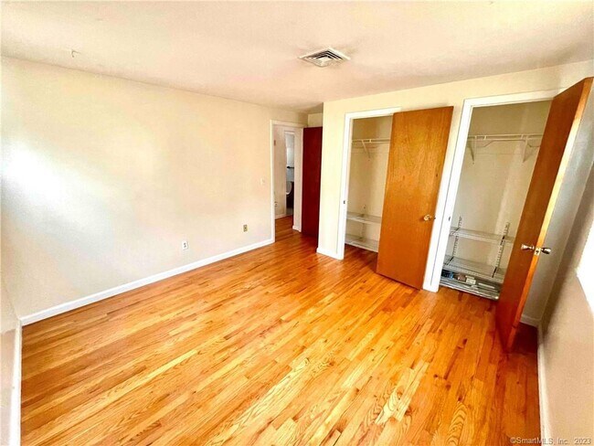 Building Photo - 81 Rosewood Dr