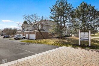 Building Photo - Gorgeous End Unit with 3 Bed/2.5 Baths and 2 Car Garage!