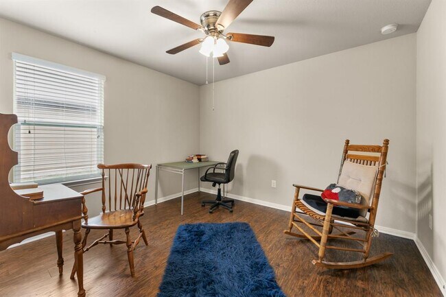 Building Photo - 447 Discovery