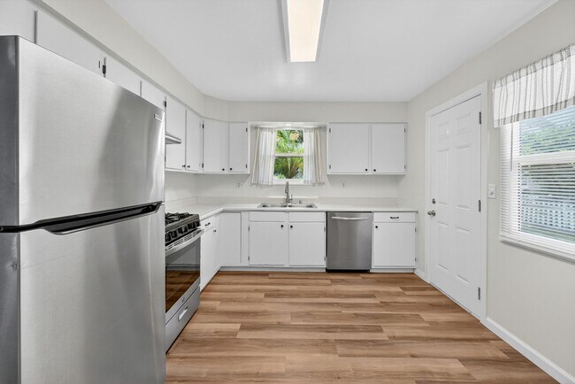 Building Photo - Charming Fullerton Cul-de-Sac Home with Large Yard & Detached Garage