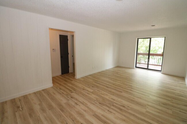 Building Photo - 1221 S Park Ave