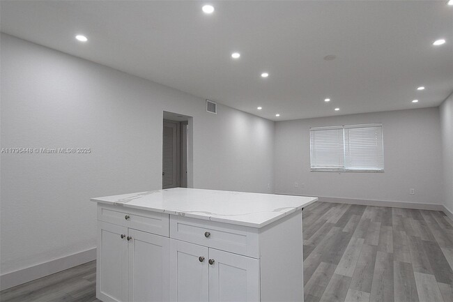 Building Photo - 17255 SW 95th Ave