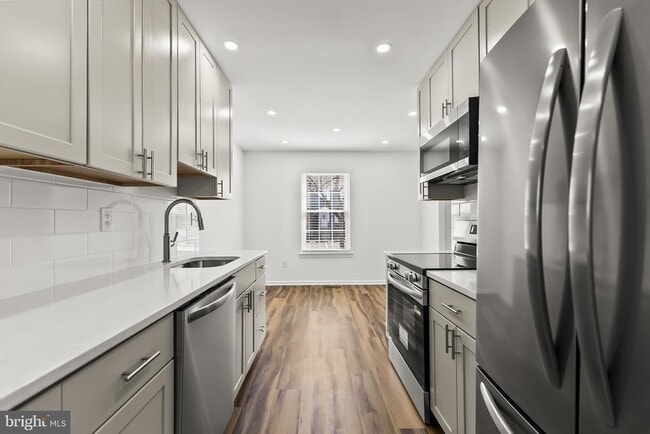 Building Photo - 8234 Stationhouse Ct