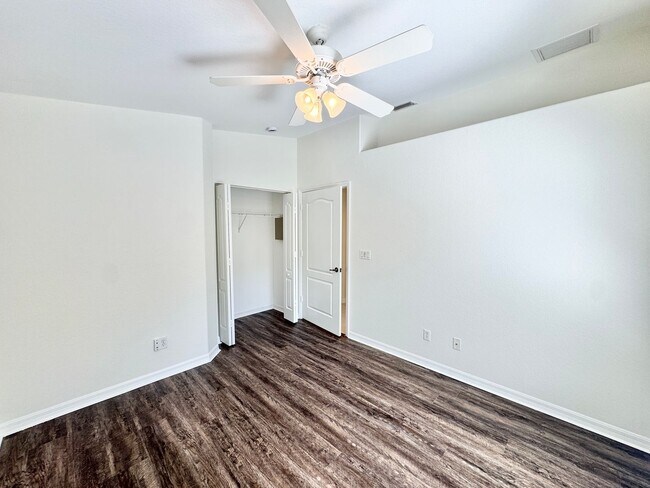 Building Photo - ** TUSCANY COVE ** 3 BED / 2 BATH - VILLA ...