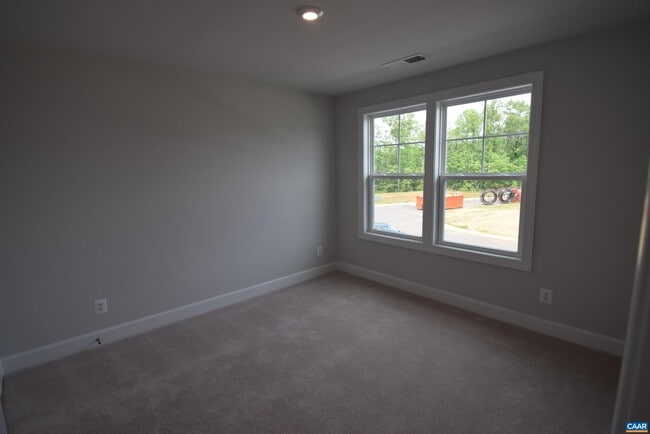 Building Photo - 129 Crabapple Ln