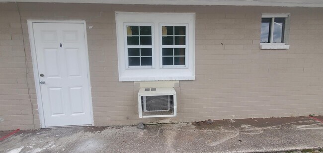 Primary Photo - 902 Avenue E
