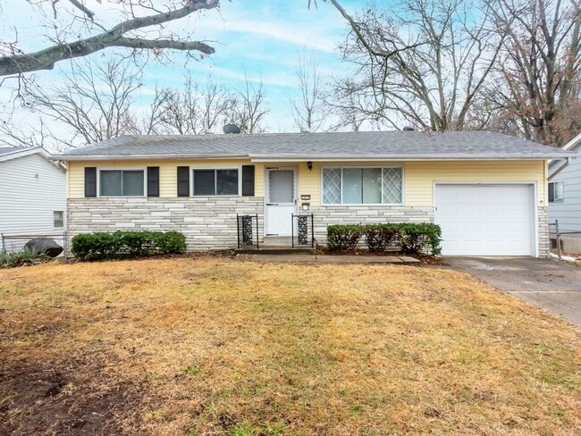 Primary Photo - Charming 3 Bed 1 Bath Home