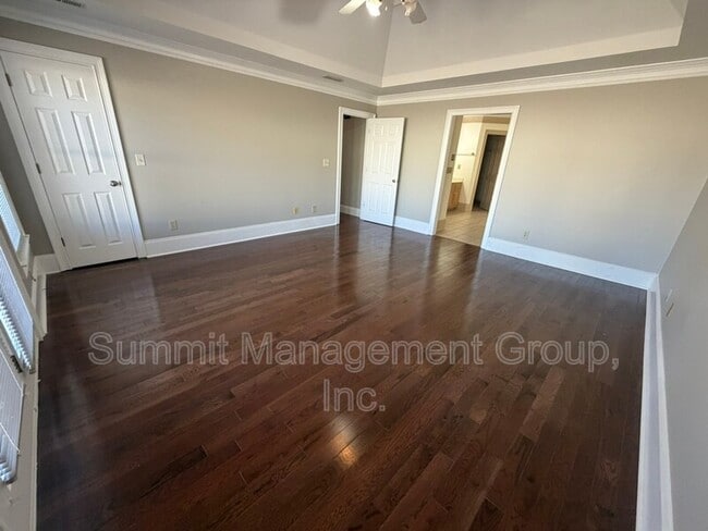 Building Photo - 2405 Twin Creek Ct SW