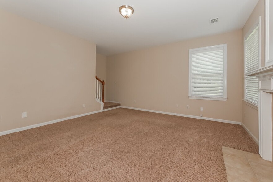 Building Photo - 2505 Mockingbird Ln