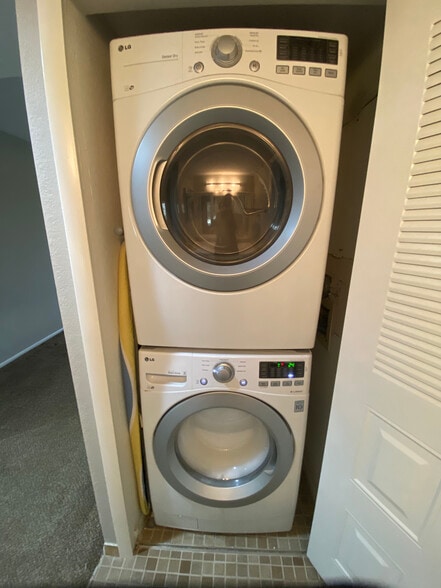 Building Photo - 1566 SE Royal Green Cir