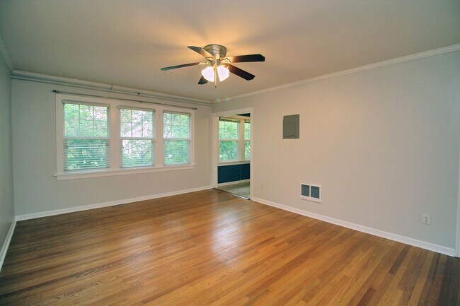 Building Photo - Upper Level Chasselton 1 Bedroom Condo in ...