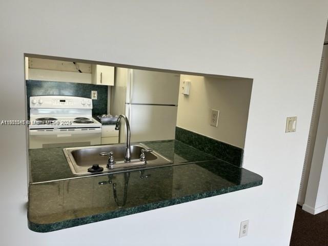 Building Photo - 9688 Fontainebleau Blvd