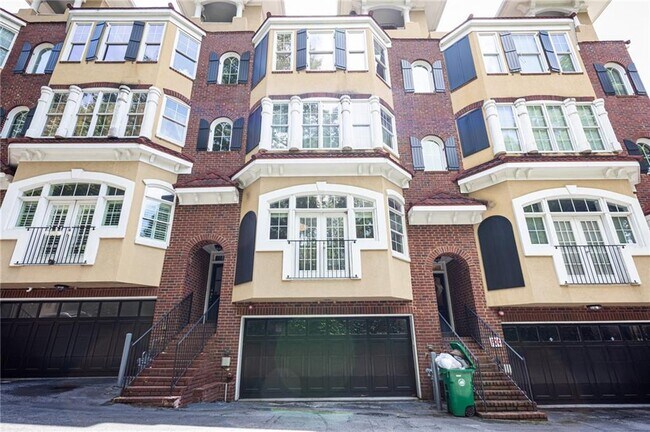 Building Photo - 754 Clifton Heights Ln NE