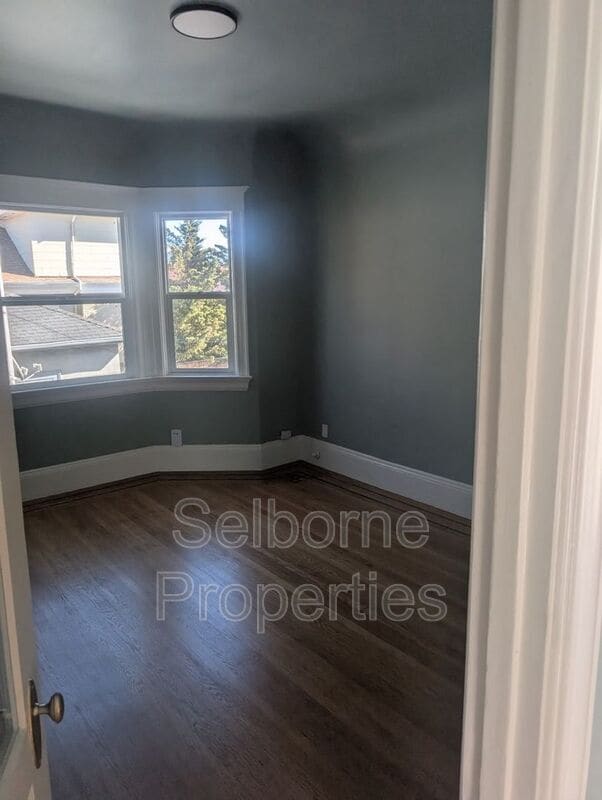 Building Photo - 747 54th St