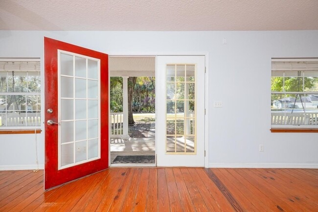 Building Photo - 728 Willow Wood Pl