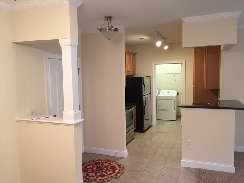 Kitchen Left side, Main Door, Laundry Room - 2810 Bedford Green Dr