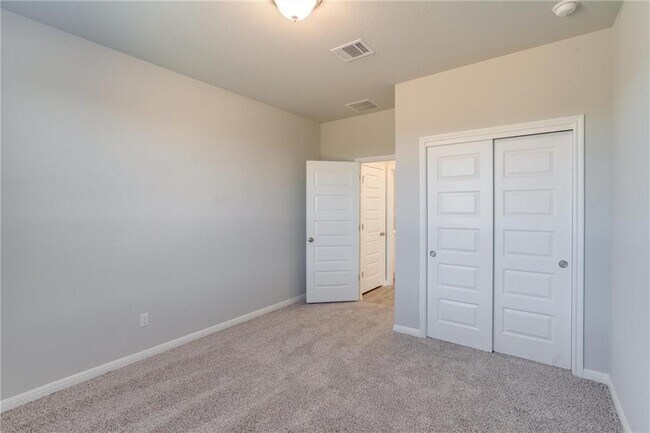 Building Photo - 2205 Limestone Lake Dr