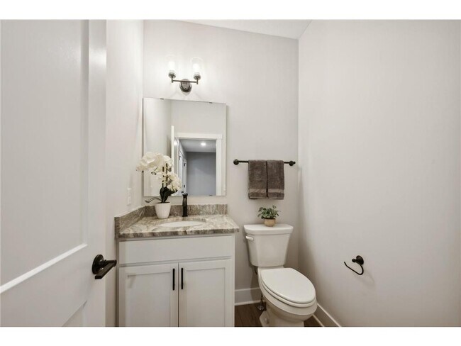 Building Photo - 3411 Douglas Dr N