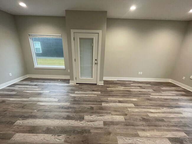 Building Photo - 16251/53 Ike Ct