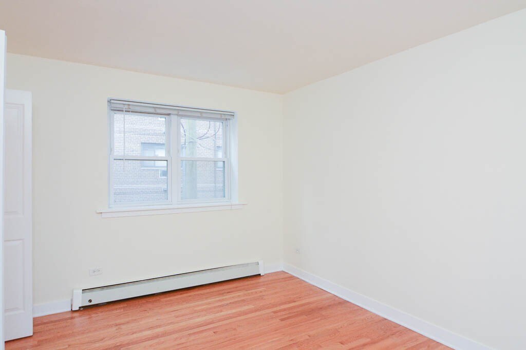 Building Photo - 628 W Wrightwood Ave