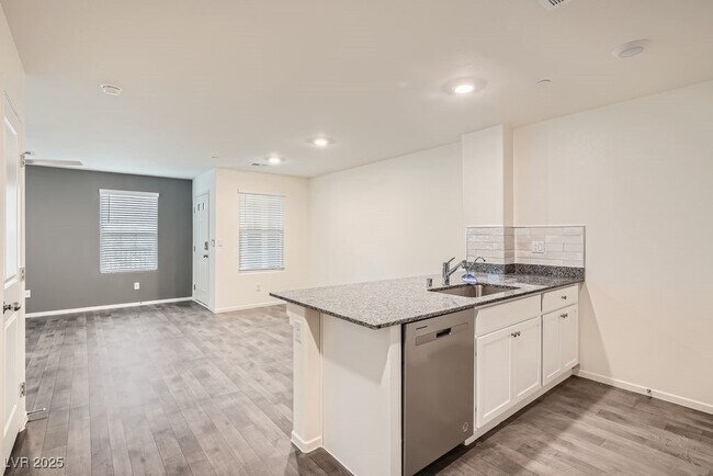 Building Photo - 347 Summer Sparrow Ave