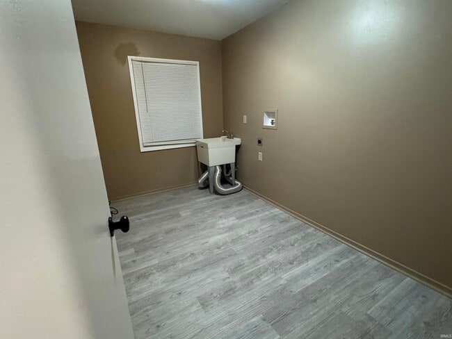 Building Photo - 709 Thornberry Dr