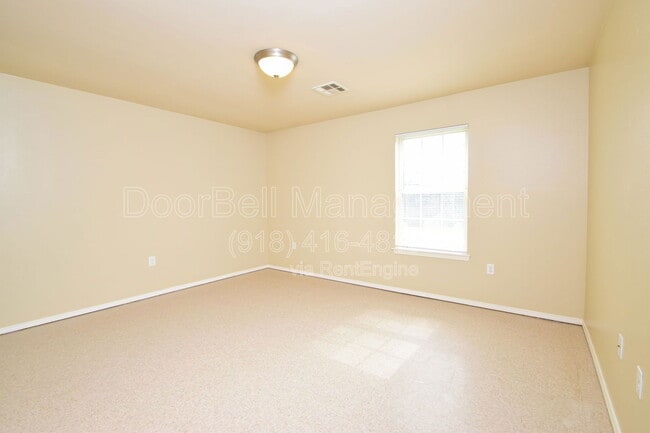 Building Photo - 6022 S Newport Ave