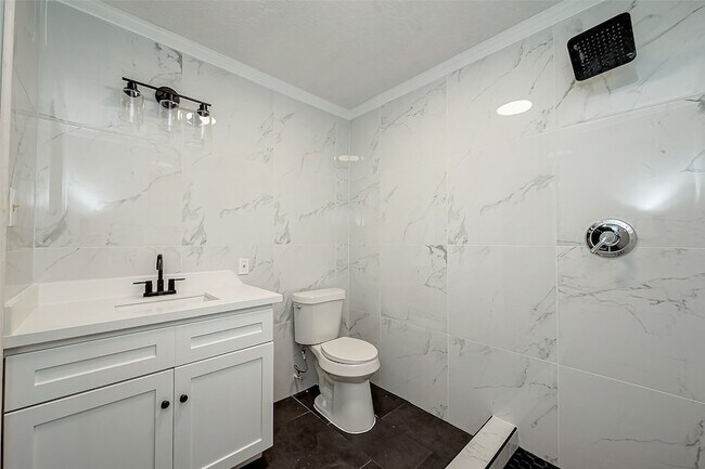 Building Photo - 23130 Bayleaf Dr