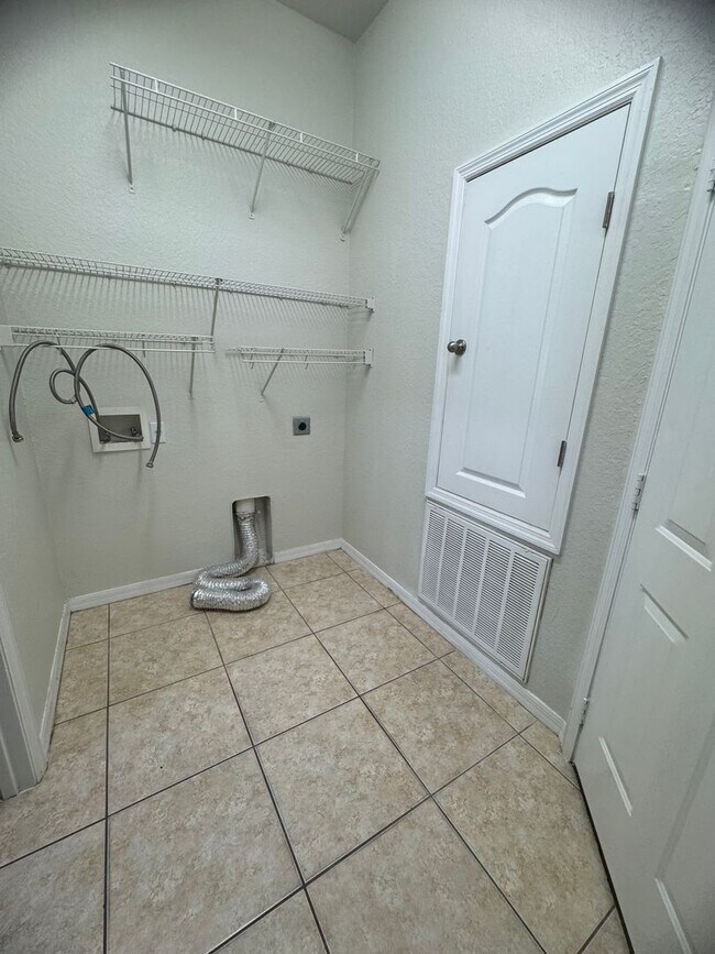 Building Photo - Central Lakeland 3bedroom 2 bath!