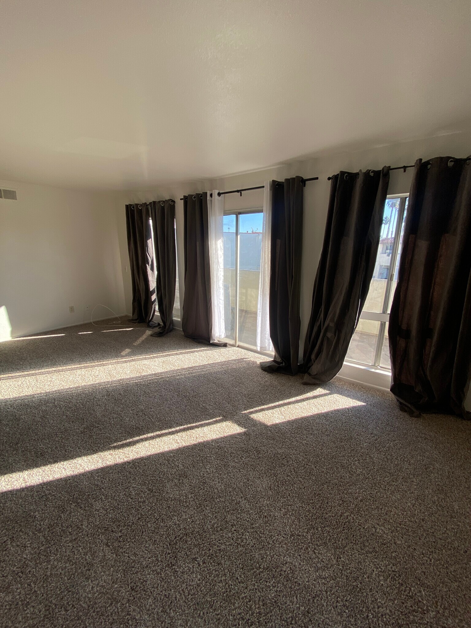 Building Photo - 18881 Valley Cir