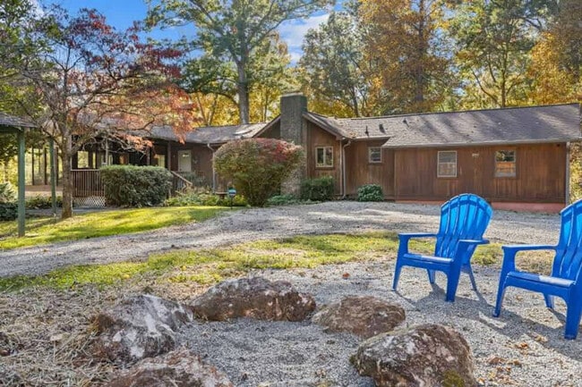 Building Photo - 90 Hidden Brook Dr