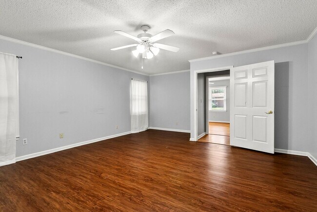 Building Photo - 2496 Valley View Ln