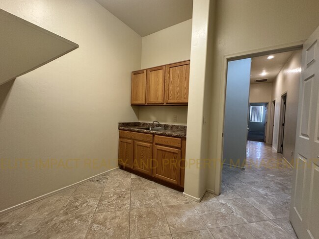 Building Photo - 6166 N Placita San Agustin