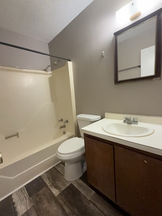 Building Photo - 117 Village Cir