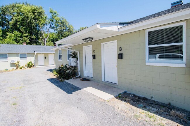 Building Photo - 2 Bedroom, 1 Bath in The Lyon St. Neighborhood -