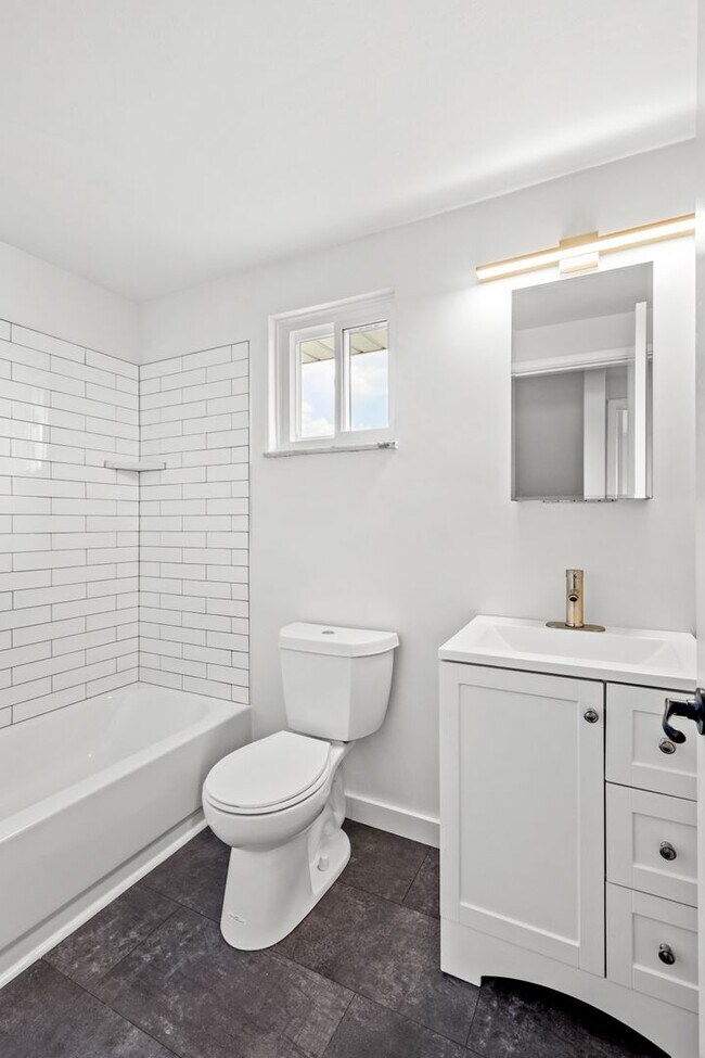 Building Photo - READY FOR MOVE IN!! Don't miss this UPDATED 3-bedroom in Braddock Hills!