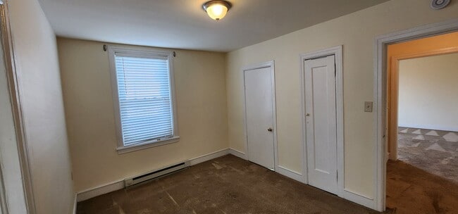 Building Photo - 33 S York Rd