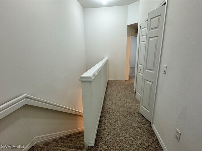 Building Photo - 860 Hampton Cir