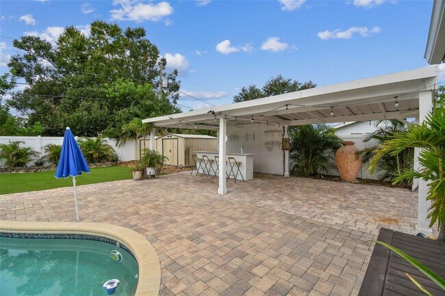 Building Photo - 2580 Granada Cir W