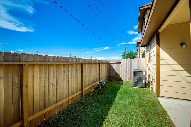 Building Photo - 8407 Hawthorn Vly Ln