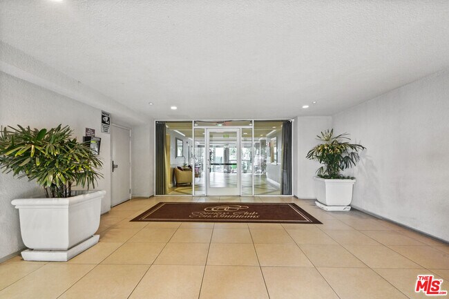 Building Photo - 4501 Cedros Ave