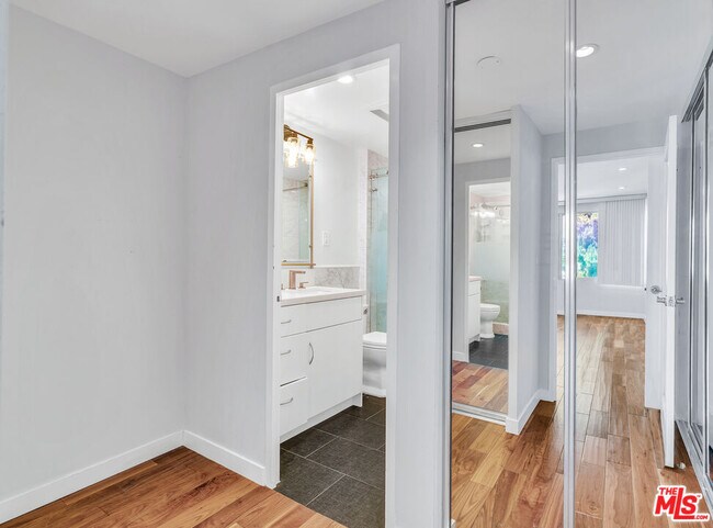 Building Photo - 865 Comstock Ave