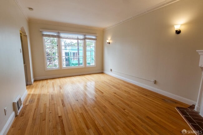 Building Photo - 219 St Charles Ave