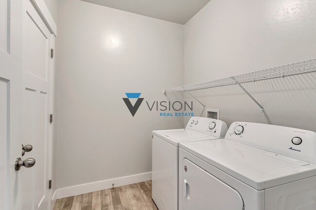 Building Photo - 627 N Sun Peak Dr