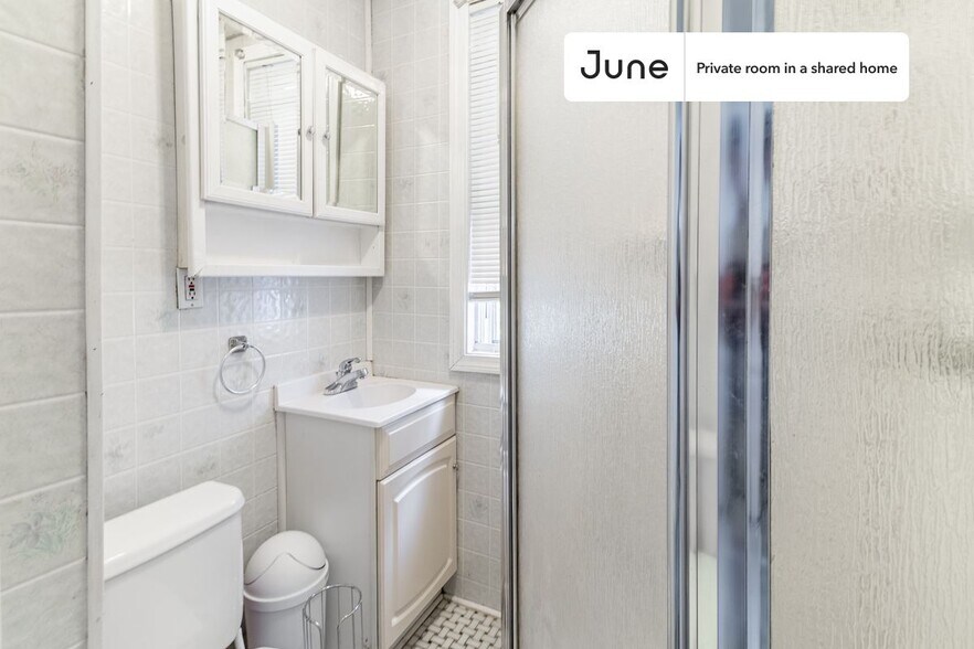 Building Photo - Room in Shared 2 bed/1 bath home