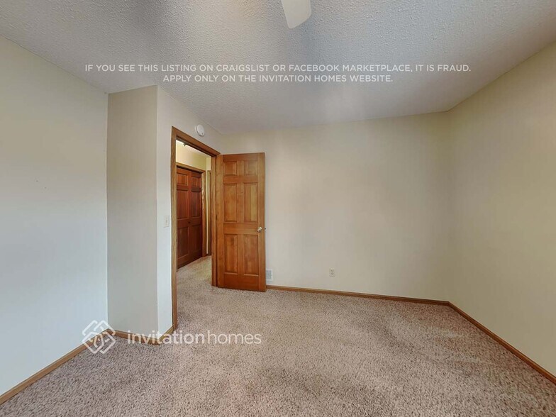 Building Photo - 546 Carol Dr